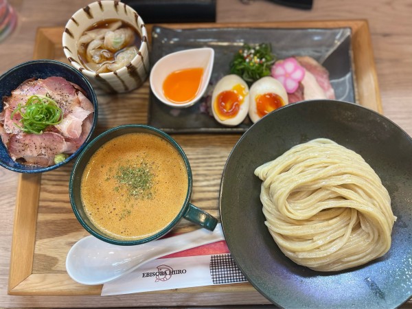「海老とトマトの特製濃厚つけそば+ローストポーク丼ミニ」@えびそば 緋彩の写真