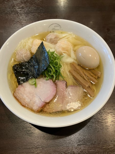 「特製ワンタン麺　ハーフ　味玉　白だし」@八雲の写真