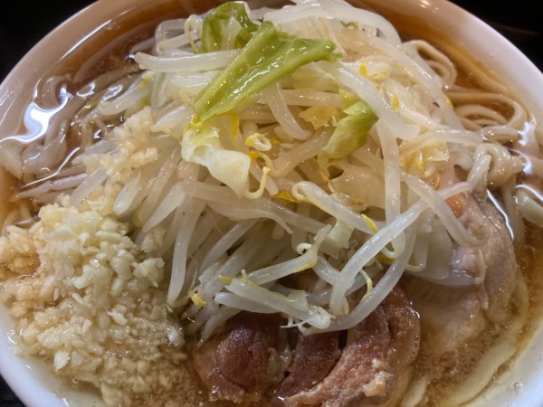 「しお+ヤサイ少な目+ニンニク」@豚星。の写真