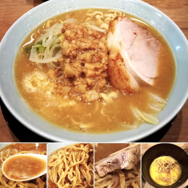 「小ラーメン＋生卵＝950円」@俺の生きる道 上野店の写真