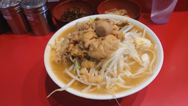 「ラーメン/脂生卵/焦がしネギ/ニンニク/アブラ」@麺屋HEROの写真