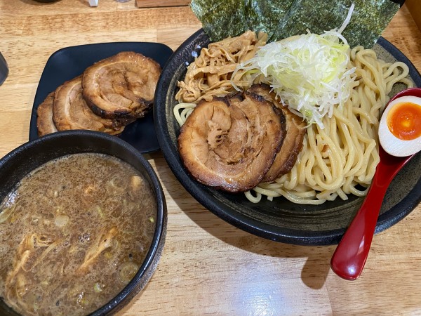 「特製つけ麺（大盛り）＋チャーシュー」@以心麺心の写真