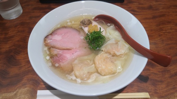 「ワンタン塩そば (エビワンタン4個入り)¥1280-」@三馬路 東京店の写真