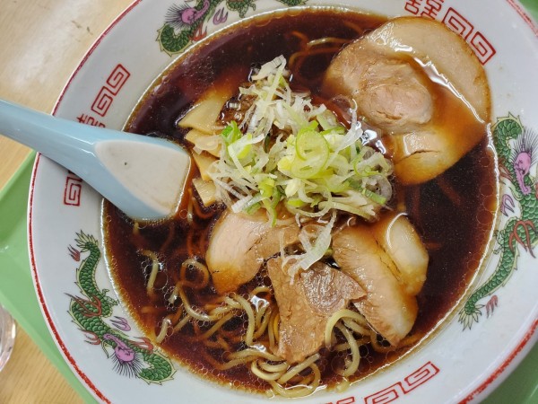 「富山ブラックラーメン６５０円」@道の駅 細入 飛越ふれあいの里の写真