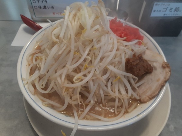 「味噌らーめん＋こま切れ豚」@らーめん大 練馬店の写真