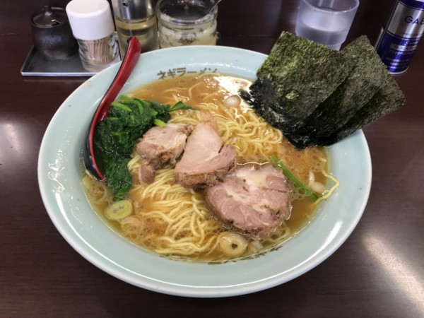 「ラーメン中盛 麺硬め 900円⇒850円（本日のサービス）」@ラーメンショップ 二ツ橋店の写真