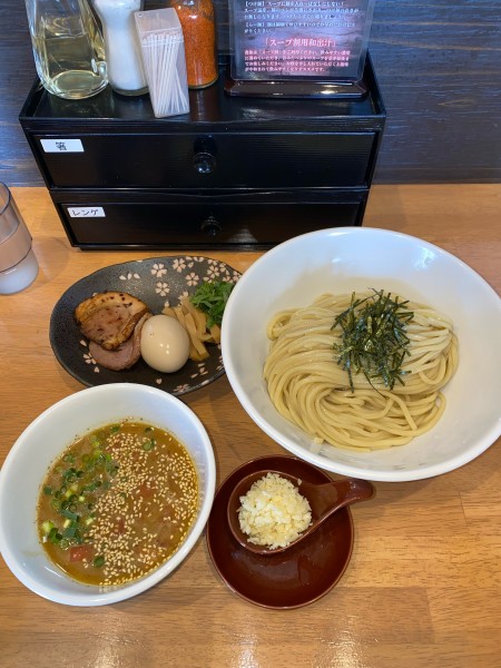 「冷製カレーつけ麺大盛煮玉子刻みにんにく¥1,220円(期間限定)」@麺処 湯咲の写真