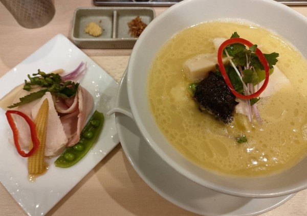 「鶏白湯Soba トリュフ仕立て(醤油) 特製仕様」@銀座 篝 Echika池袋店の写真
