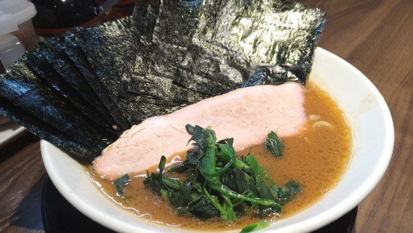 「ラーメン、高級海苔、ライス」@横浜家系らーめん 輝道家 水道橋駅前店の写真