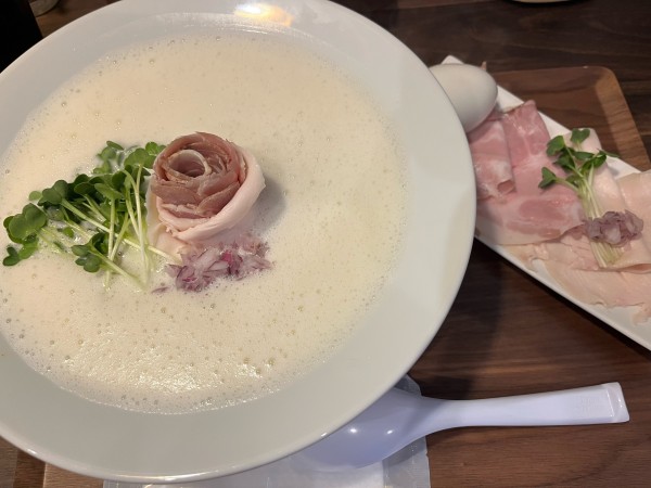 「特製泡鶏白湯塩ラーメン」@鶏×麦 ららの写真