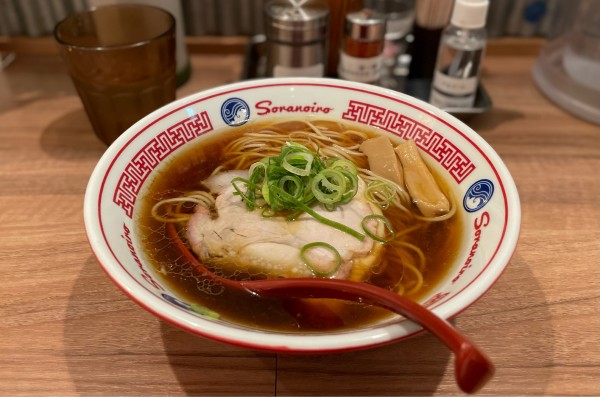 「淡麗醤油ラーメン ¥880」@ソラノイロ NIPPONの写真