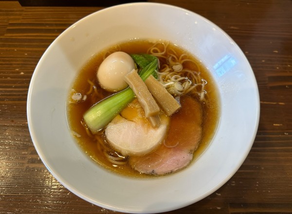 「味玉醤油ラーメン900円」@らぁ麺や 百代の写真