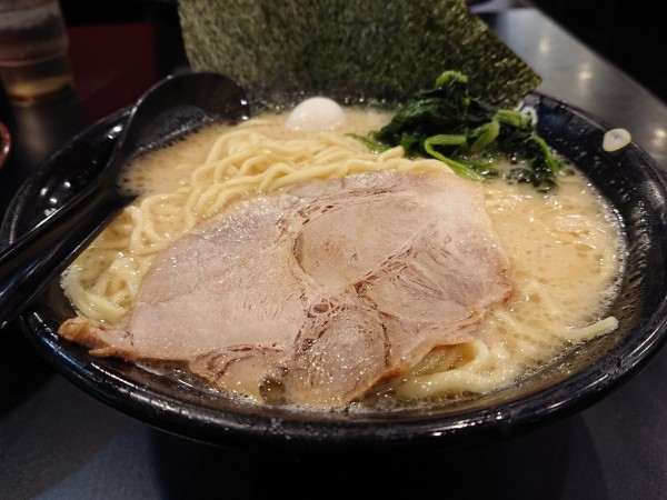 「ラーメン(醤油、大盛り)」@横浜家系ラーメン 新松木大和家の写真