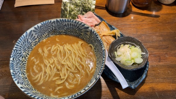「くい紋ラーメン900円 サービスサラダ付き」@麺処 くい紋の写真