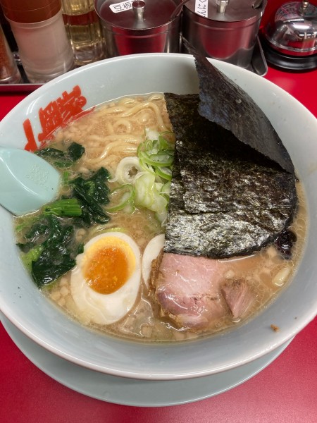 「醤油ラーメン」@ラーメン山岡家 テクノポリスセンター店の写真