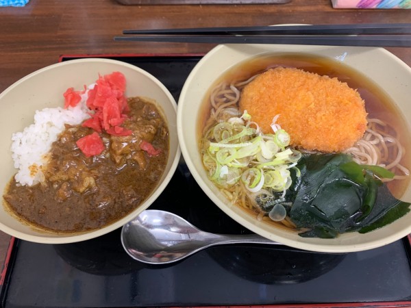 「ミニカレーセット600₊コロッケ100=700円」@山長そばの写真