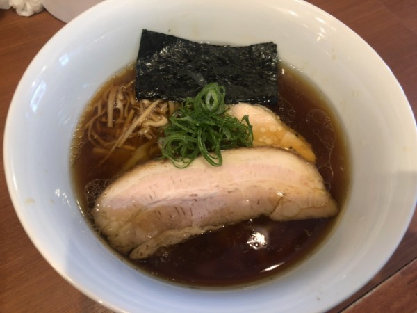 「醤油ラーメン」@自家製手もみ麺 鈴ノ木の写真