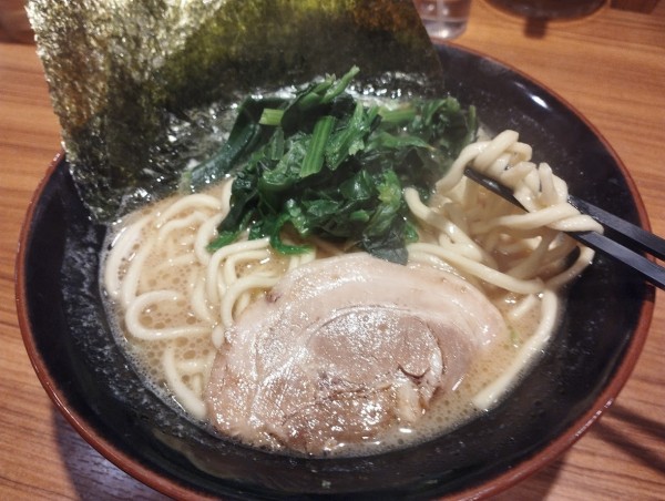 「ラーメン並醤油(850)」@横浜家系ラーメン 壱角家 戸塚西口店の写真
