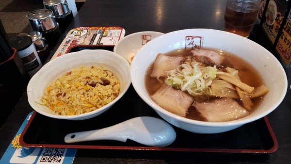 「ラーメン半チャーハン味玉セット」@喜多方ラーメン坂内 上尾店の写真