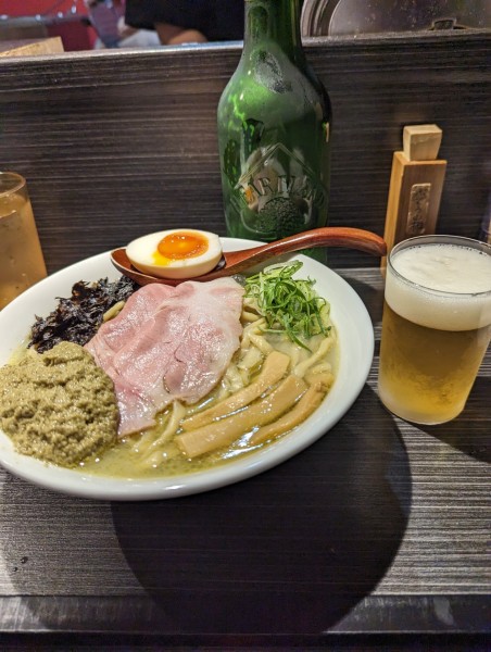 「特製牡蠣塩+ビール中瓶」@中華蕎麦 無冠の写真