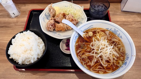 「から揚げ定食 690円 + おともラーメン 120円」@福しん 坂戸八幡店の写真