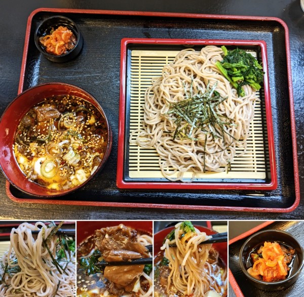 「トロトロ牛すじの辛つけ蕎麦＋温泉卵＝930円」@小粋そばの写真