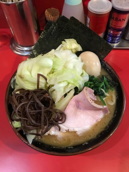 「昼めしセット 麺中盛り 900円＋キャベツ 100円」@どんとこい家の写真