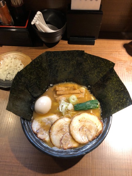 「らーめん、まる得トッピング」@麺家 ぶらいとんの写真