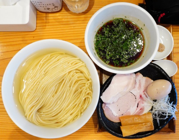 「つけ麺 300g 醤油＋味玉＋藻塩＋わさび」@麺屋鈴春の写真
