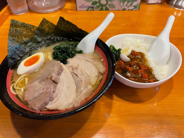「チャーシュー麺＋豚骨カレー」@上尾らぁめん 本店の写真