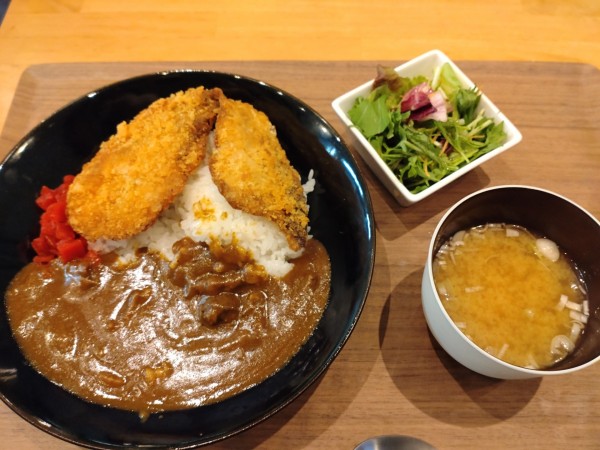 「ブリカツカレー　９５０円　※」@新潟市中央卸売市場 誠食堂の写真