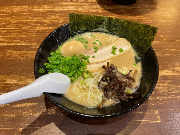 「茨城特製豚骨まる(930円)」@博多ラーメン とんこつ家の写真