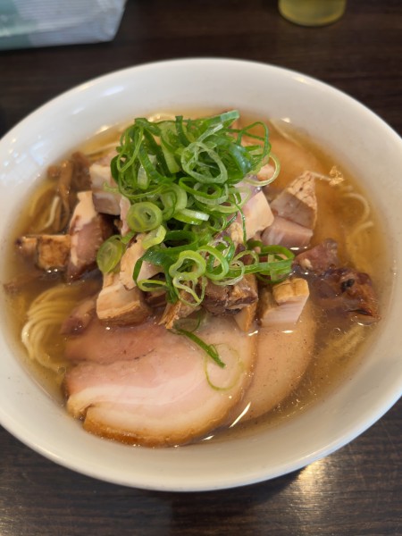 「塩チャーシュー+角切りチャーシュー+替玉×2+卵かけご飯」@かしわぎの写真