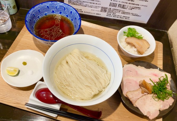 「昆布水つけ麺 withチャーシュー増し & 角煮めし小』をオーダ」@煮干し中華そば 昌まさの写真