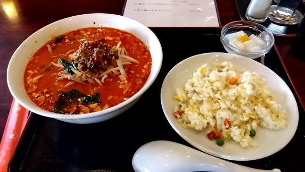 「半チャーハン」@香園 鴨居店の写真