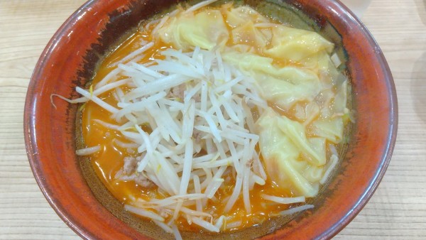 「味噌ワンタンメン・スープ少なめ、辛さ控えめ」@らーめん 高尾の写真