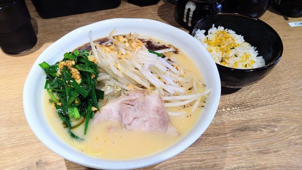 「黒味噌ラーメン(大)+ライス・ニラ辛ニンニク」@花木流味噌  藤沢店の写真