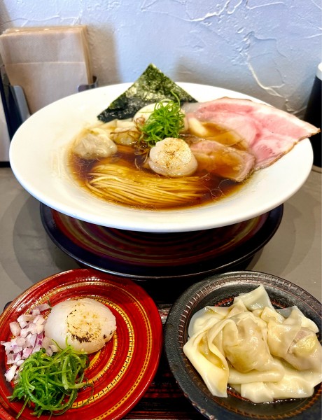 「特上醤油らぁめん【TP】炙り帆立2個、ワンタン2個」@Ramen Break Beatsの写真