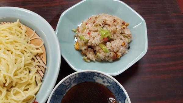 「半チャーハンとざるラーメンセット 800円」@東屋の写真