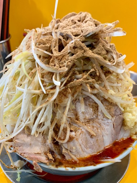 「小ラーメン辛い奴3倍 しょうが ねぎ おさかな天国 生たまご」@ラーメン二郎 八王子野猿街道店2の写真