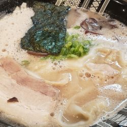ワンタン麺　カタ