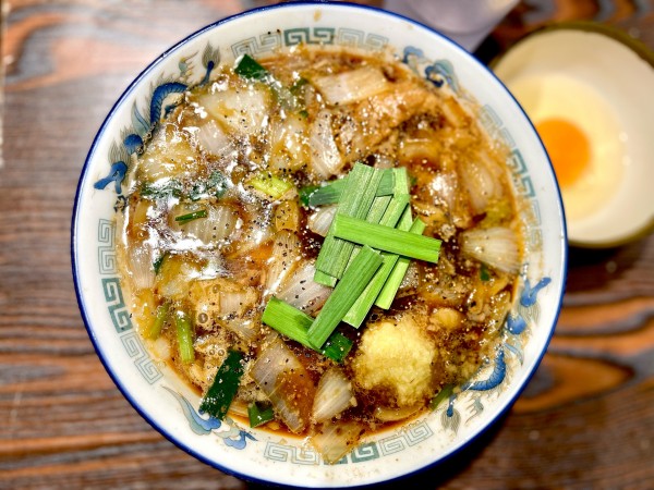 「スタミナラーメン　ショウガ　半麺　生玉子　900」@スタミナラーメンのかたの写真