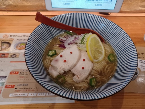 「牡蠣と焼きあごの冷し麺」@焼きあご塩らー麺  たかはし 歌舞伎町店の写真
