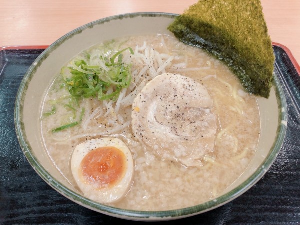 「にんたま醤油ラーメン（720円）」@ゆにろーず つくば店の写真