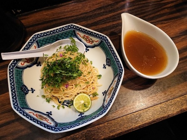 「クリガニの和えそば 鯛と蛤のコンソメ」@稲荷屋の写真
