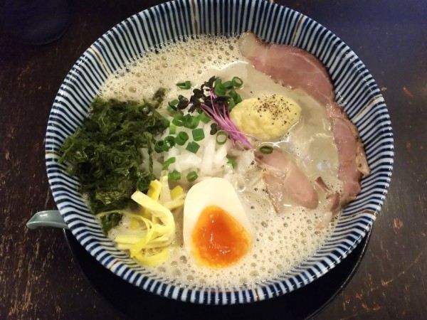 「升田式りんごバターとiceニボシラテクレマ仕立て　1000円」@煮干結社 弘前店の写真