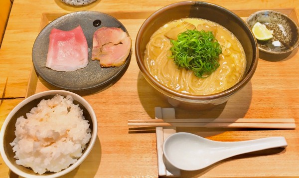 「らぁめん並+ 替玉(100g)+塩とスダチ+ごはん」@中華蕎麦 とみ田の写真