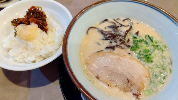 「だるまラーメン・ハーフ+半ライス(¥550+120)」@濃厚豚骨ラーメン だるま一家宇都宮分店 宇都宮分店の写真