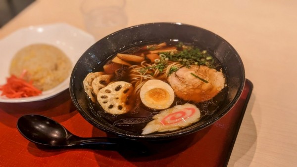 「たまり醤油らーめん半チャーハンセット（1,170円）」@らーめん村里木 友部SA（下り）の写真