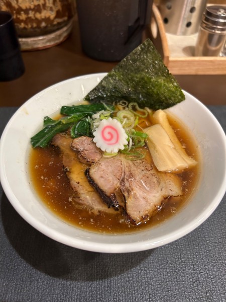 「醤油ら〜麺880円」@手打ち 蓮の写真